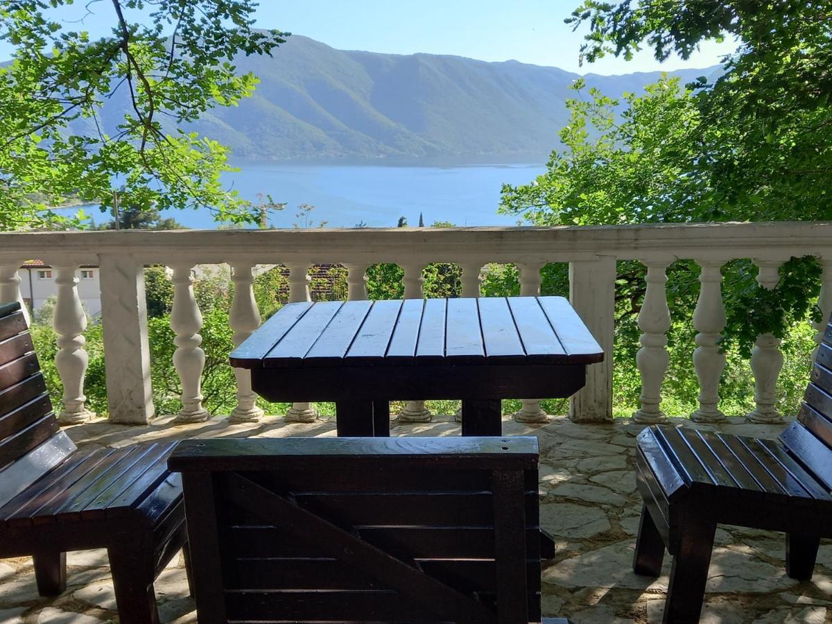 Hotel Sea View Risan Zewnętrze zdjęcie